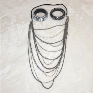 Silver necklace and 2 bangers bracelet with cystal